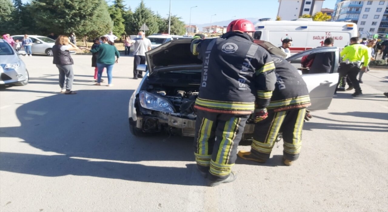 Denizli’de iki aracın çarpıştığı kazada 2 yaşındaki çocuk öldü, 4 kişi yaralandı