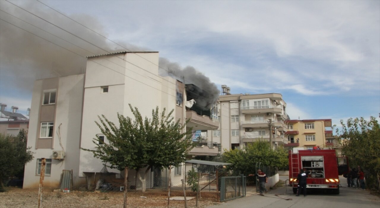 Yangın çıkan ev, harap oldu