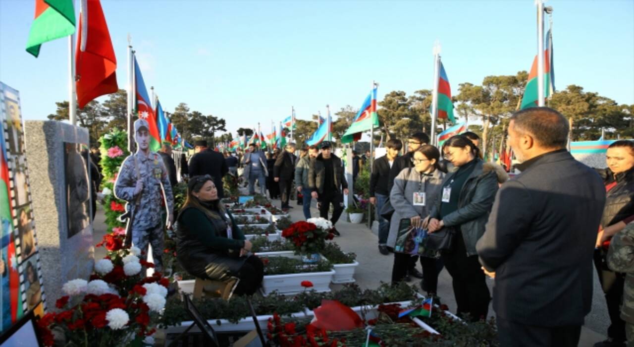 Azerbaycan’ın Karabağ zaferinin 1. yılında şehitler unutulmadı