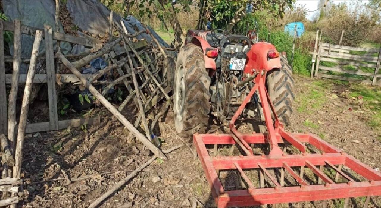 Traktöre bağlı tırmıkla sürüklenerek hayatını kaybetti