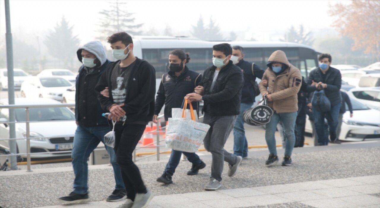 Bolu merkezli FETÖ operasyonunda yakalanan 8 şüpheli adliyede