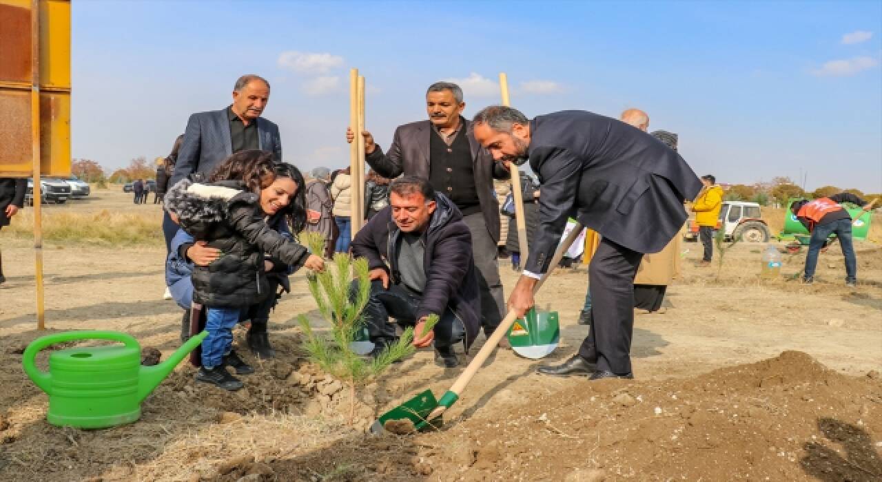 Van’da Kovid19’la mücadele eden hemşireler için hatıra ormanı oluşturuldu