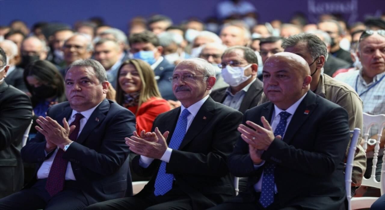 Kemal Kılıçdaroğlu, Antalya’da muhtarlarla bir arada