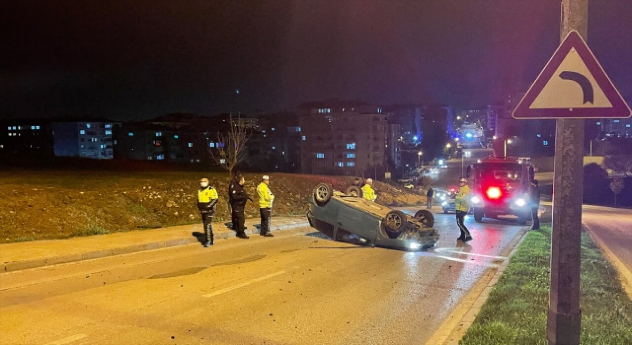 Edirne’de devrilen otomobildeki 2 kişi yaralandı