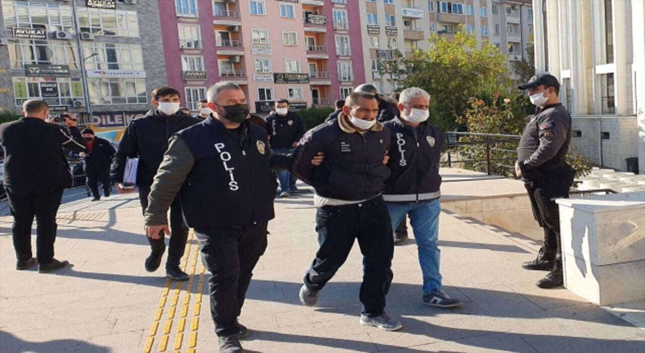 Polis memurunun şehit edilmesine ilişkin yakalanan 12 zanlı adliyede