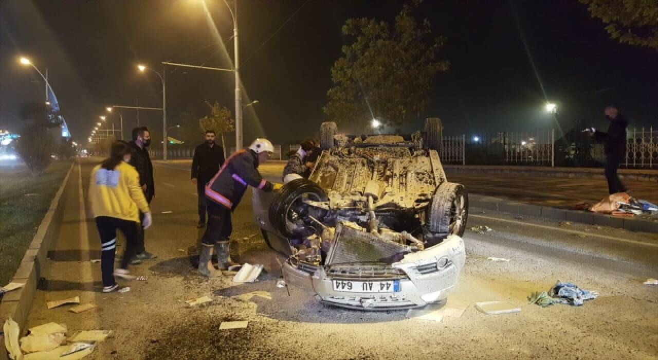 Malatya’da takla atan araçtaki 2 kişi yaralandı