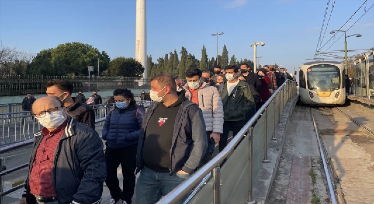 İstanbul’da tramvay hattı çalışması nedeniyle trafikte yoğunluk yaşanıyor