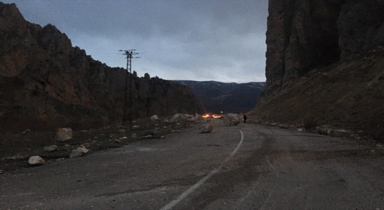 Erzurum Valisi Memiş, depremde enkaz altında kalan 2 kişinin kurtarıldığını bildirdi