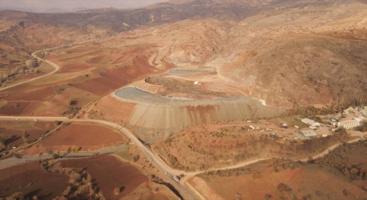 Atık barajında sızma olan maden işletmesi kapatıldı!