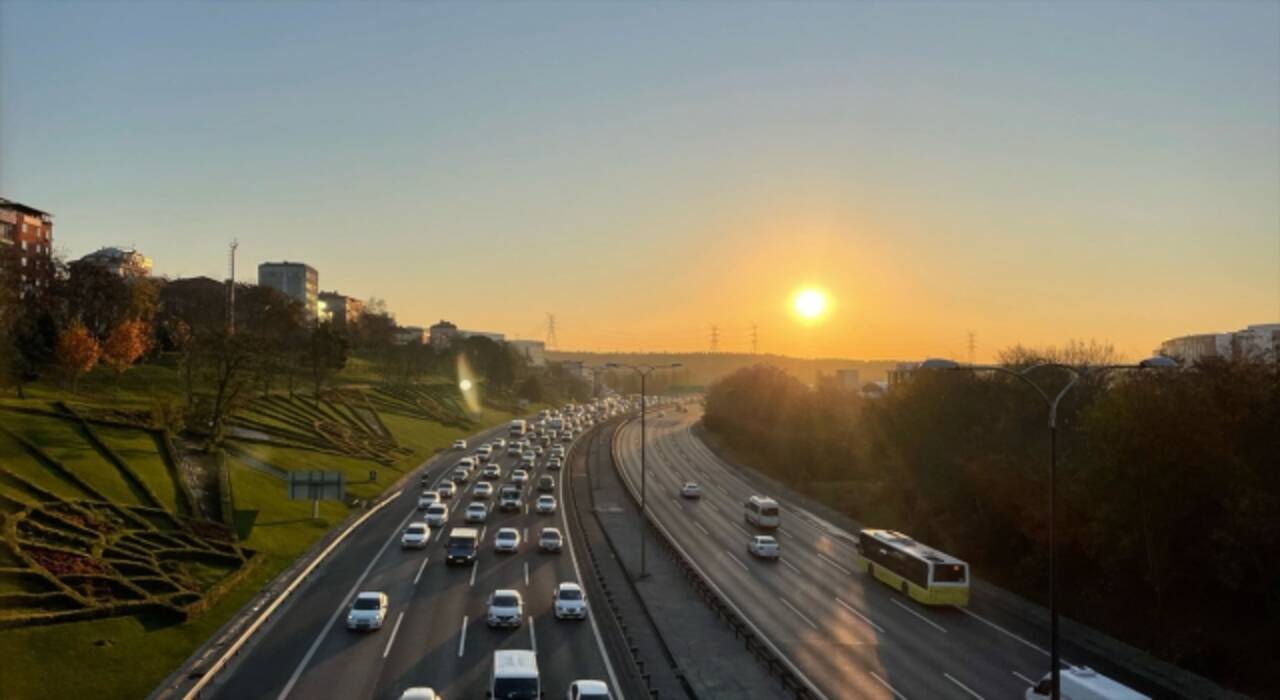 Haftanın ilk iş gününde trafik yoğunluğu yaşanıyor