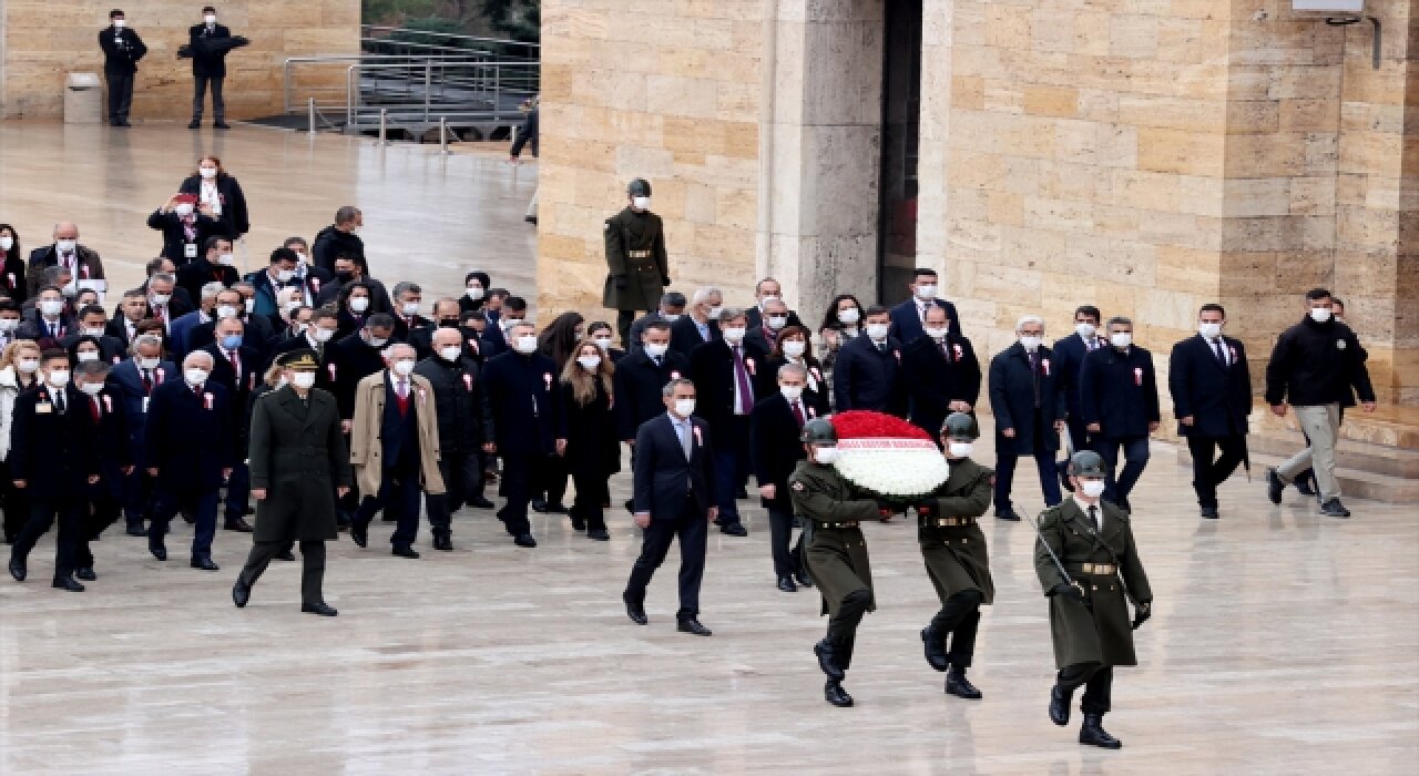 Milli Eğitim Bakanı Özer, öğretmenlerle Anıtkabir’i ziyaret etti