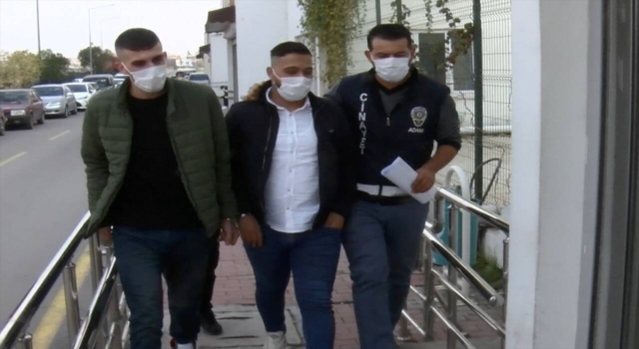 Adana’da 3 kişinin yaralandığı silahlı kavgayla ilgili yakalanan 2 zanlı adli kontrolle salıverildi