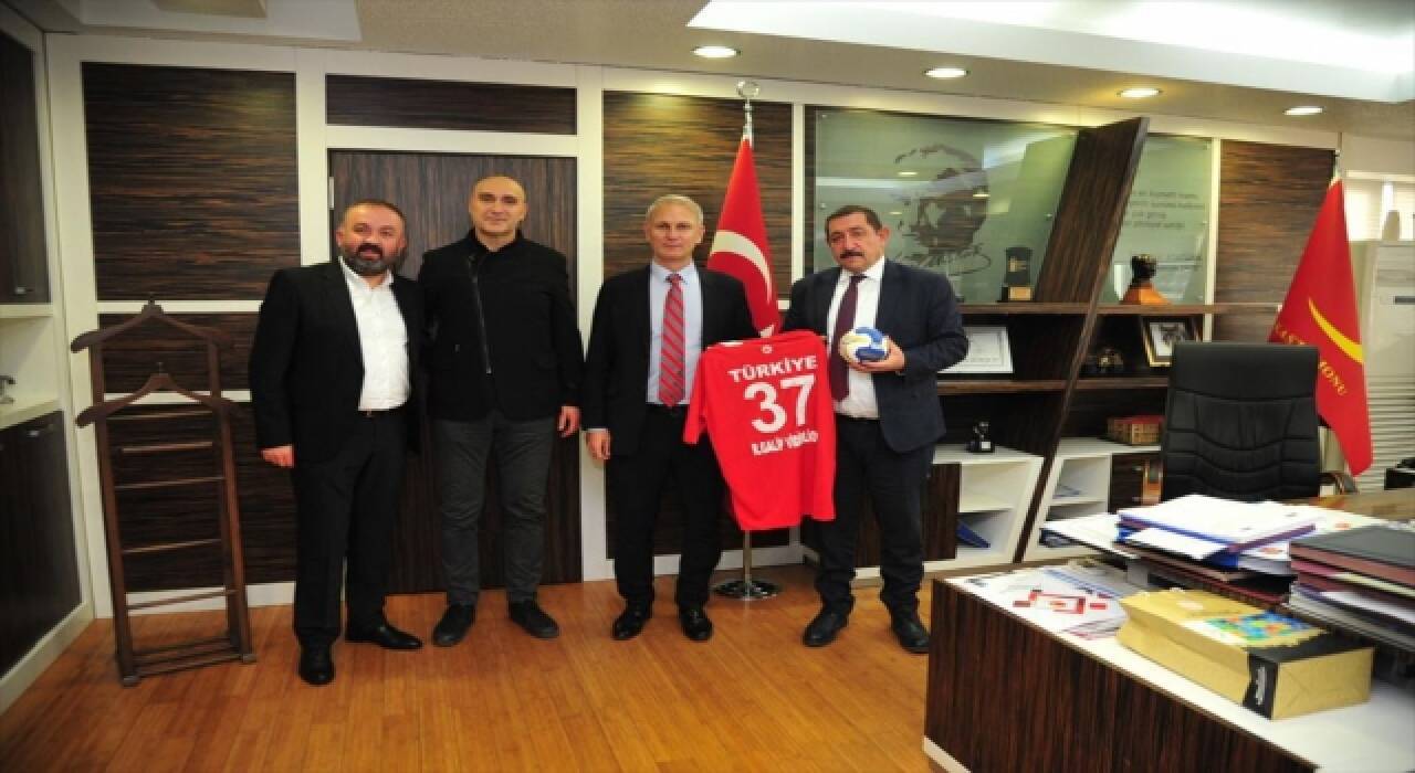 Hentbol Federasyonu Başkanı Kastamonu Belediyespor’u ziyarette