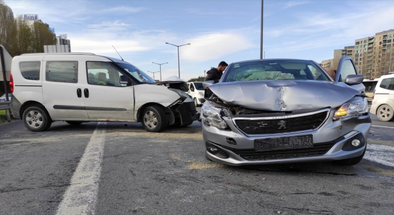 Son Dakika! Gaziosmanpaşa’da zincirleme trafik kazası