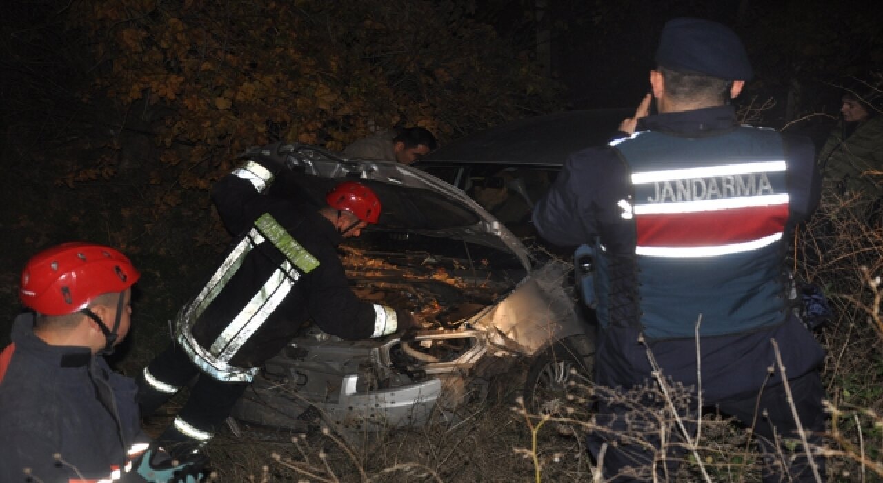 Manisa’da otomobil şarampole devrildi, 4 kişi yaralandı