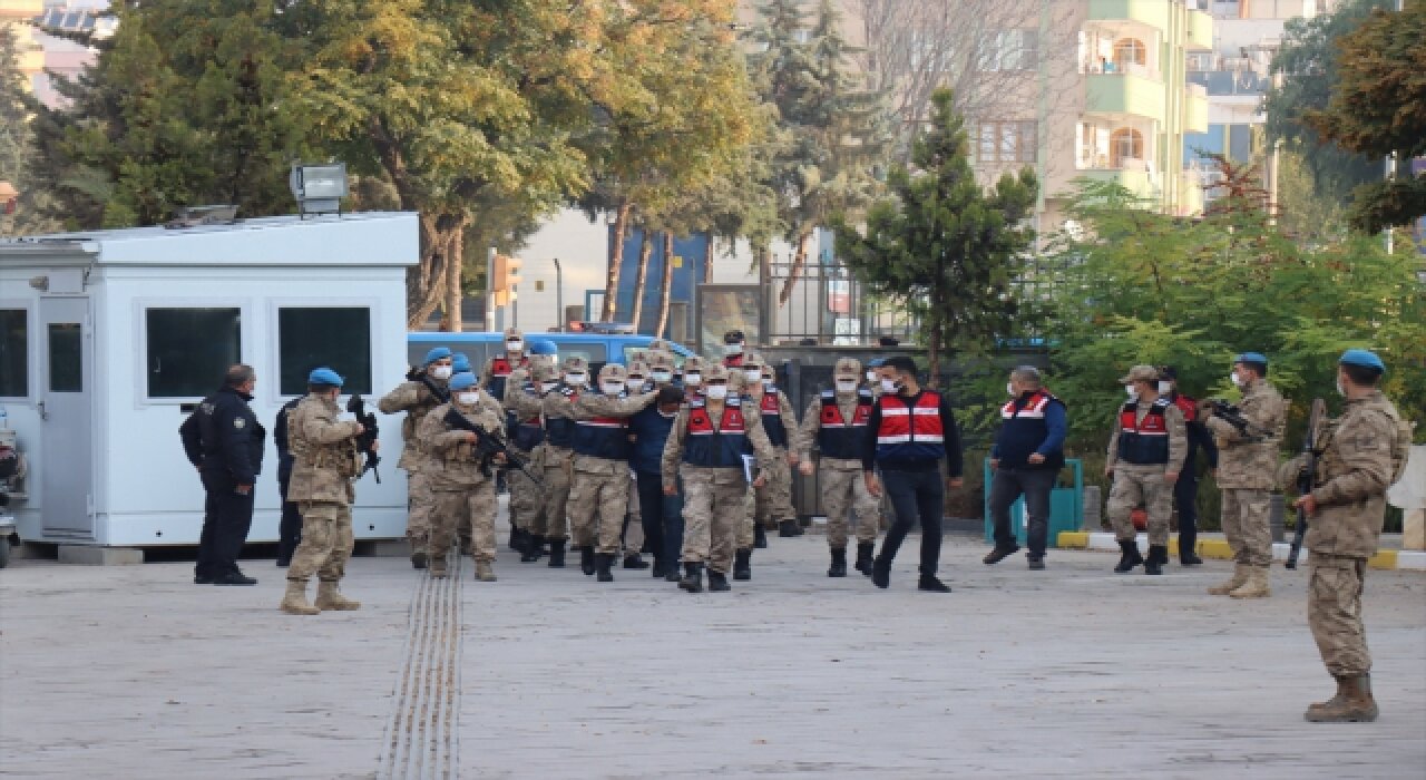 Kilis’te bir askeri şehit ettikleri iddiasıyla gözaltına alınan 5 şüpheli adliyede