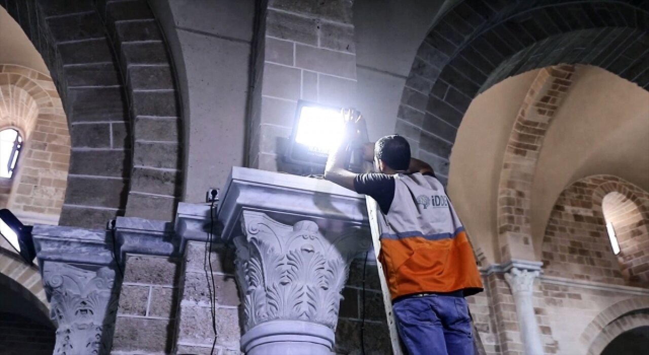 İnsana Değer Veren Dernekler Federasyonu, Gazze’deki Büyük Ömer Camii’ni aydınlattı