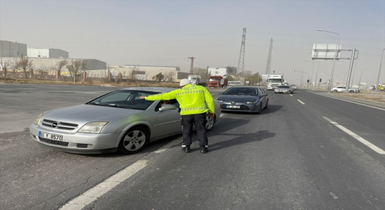 Konya ve Aksaray’da kum fırtınası etkili oldu