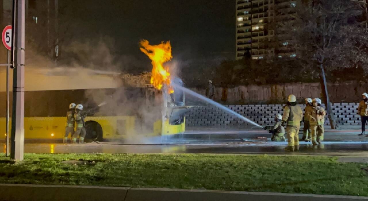 Park halindeki özel halk otobüsünde yangın çıktı