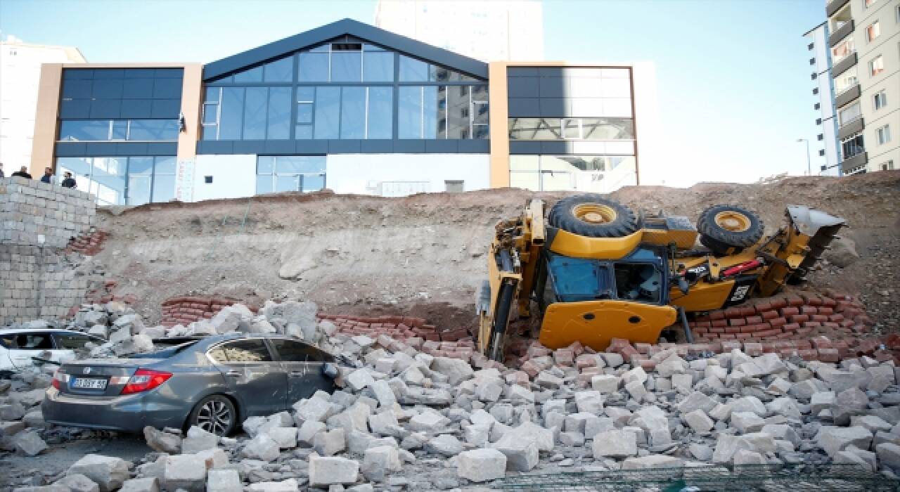 Kayseri’de bahçe düzenlemesi sırasında duvar çöktü