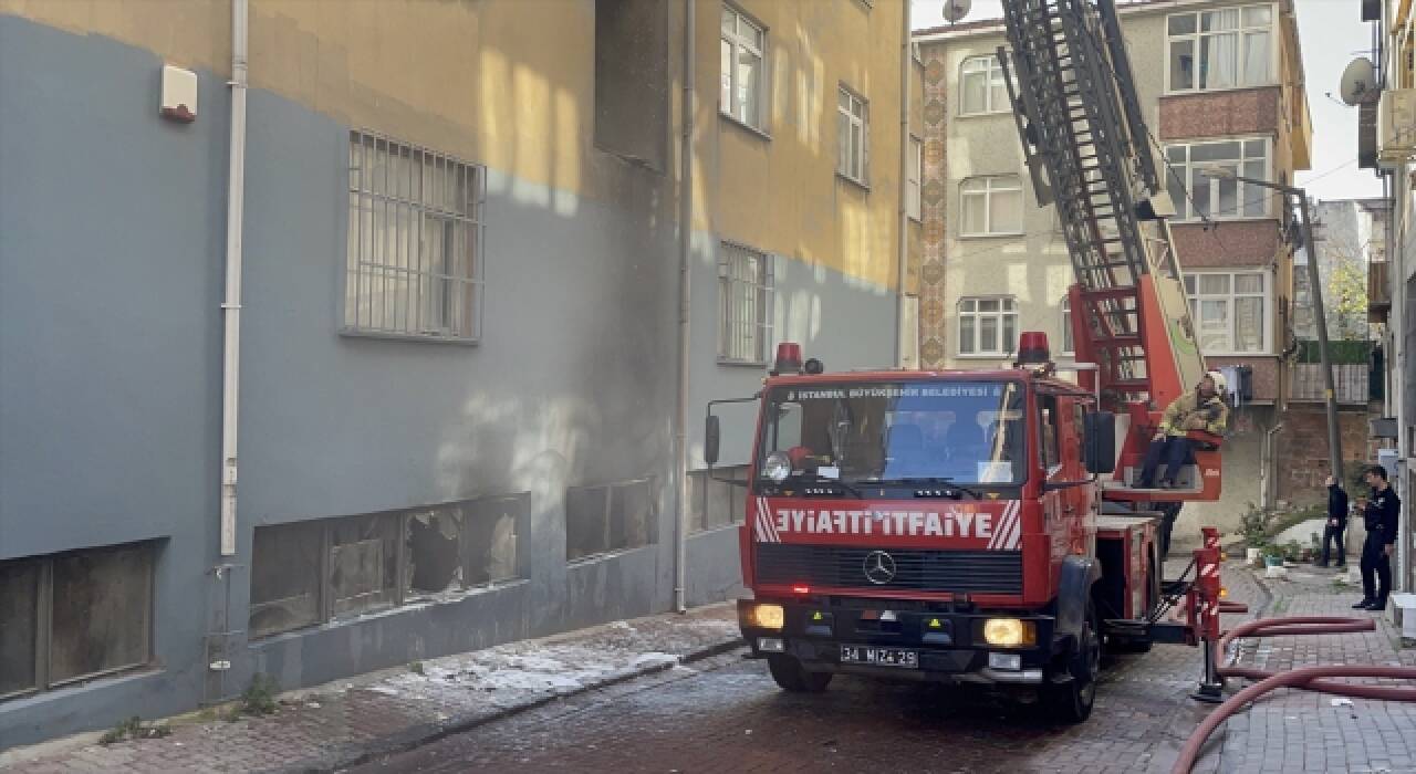 Bayrampaşa’da mobilya deposunda yangın