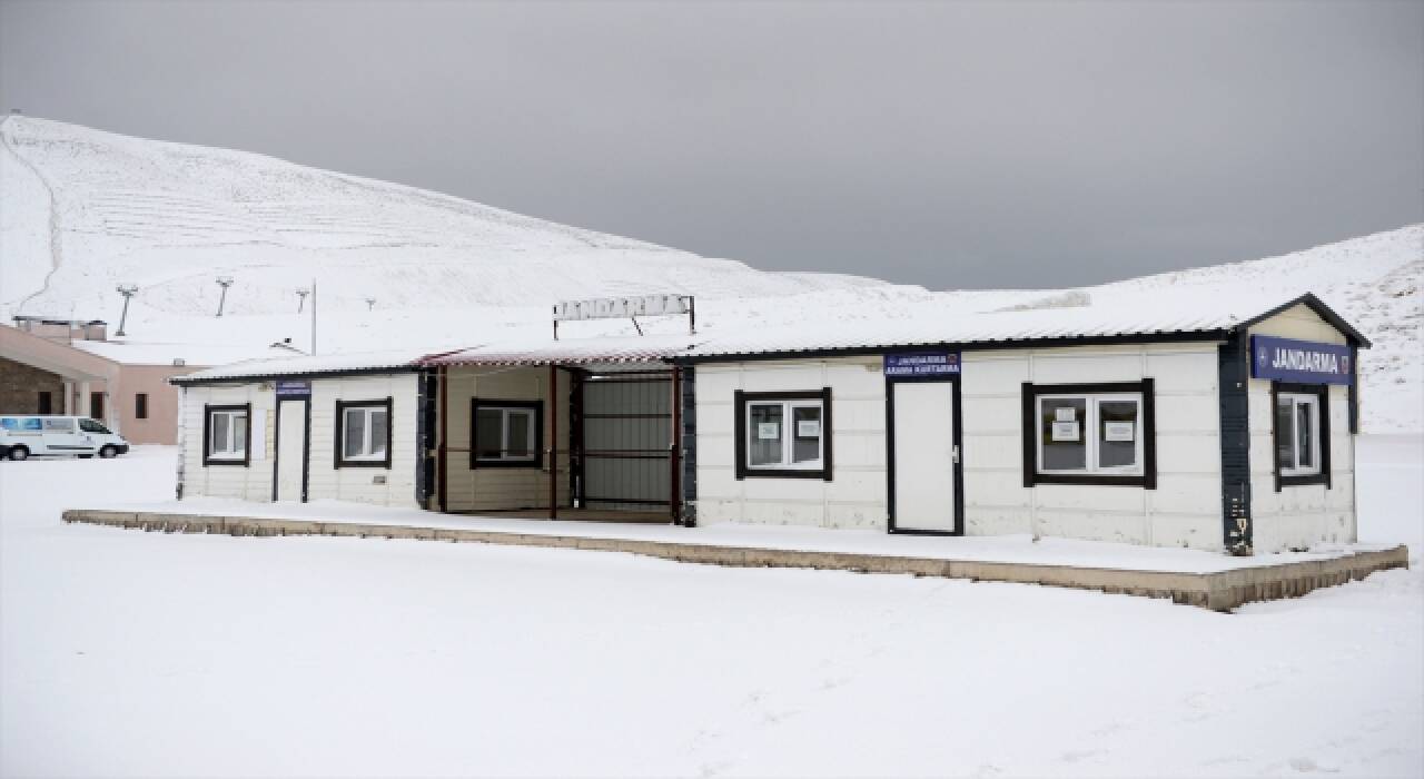 Kahramanmaraş Yedikuyular Kayak Merkezi’ne mevsimin ilk karı yağdı