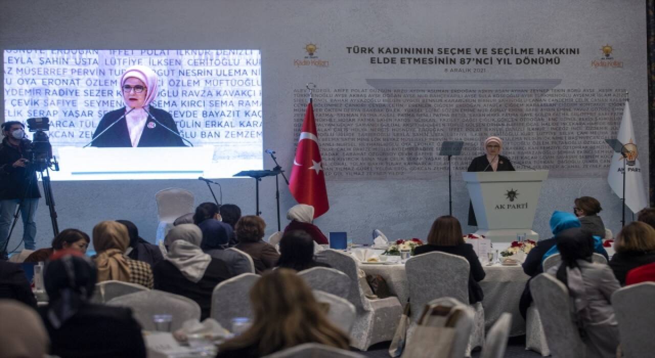 Emine Erdoğan, Türk kadınına seçme ve seçilme hakkı verilmesinin yıl dönümünde kadınlarla bir araya geldi: