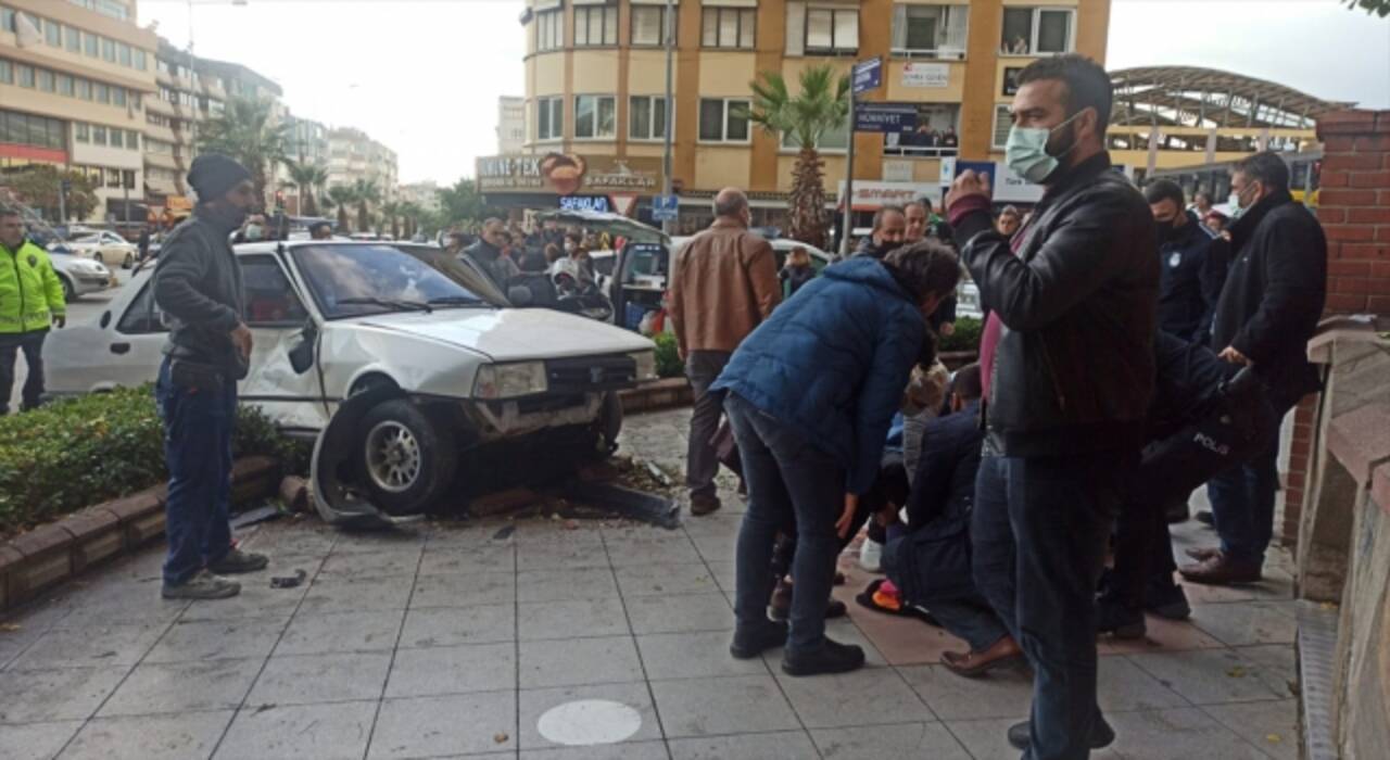 Aydın’da kazaya müdahale eden polis otomobilin çarpması sonucu yaralandı