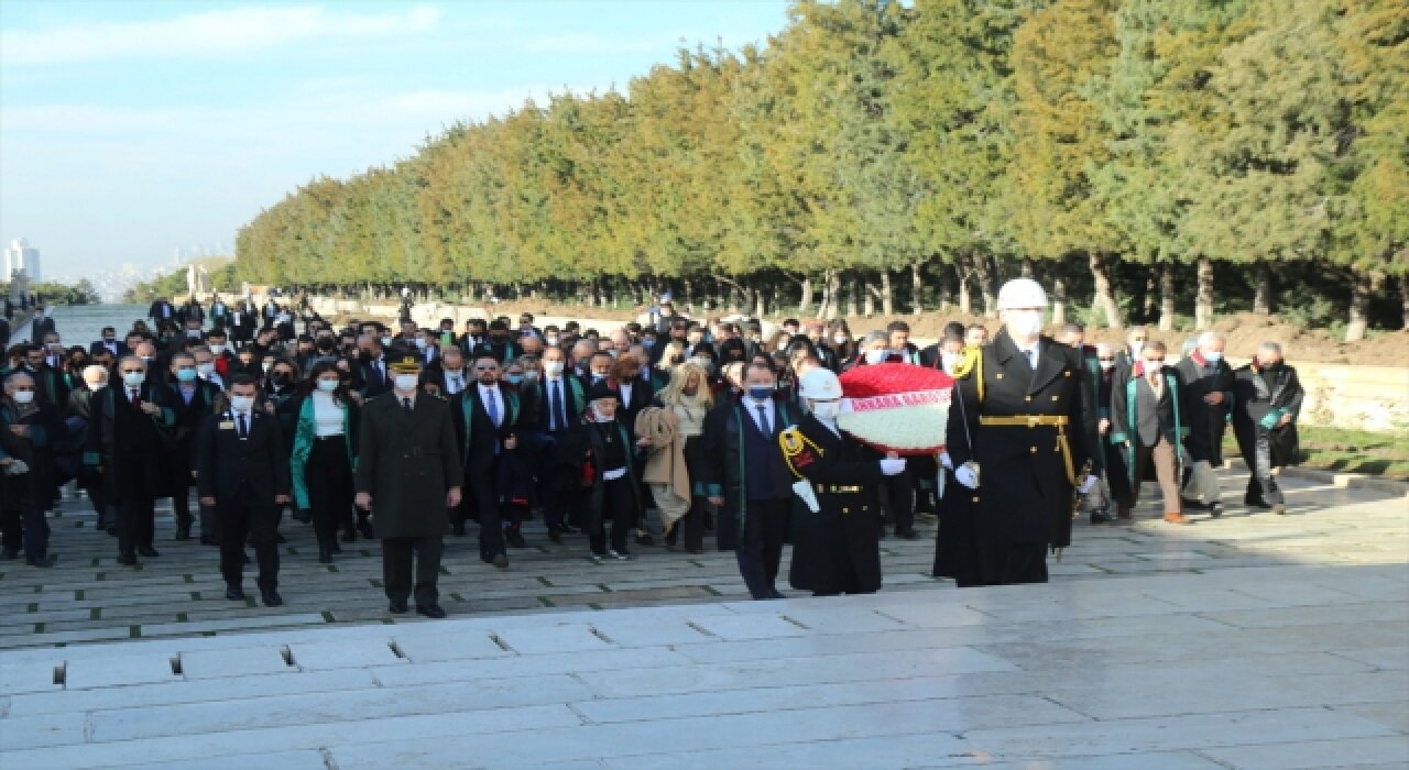 Ankara Barosu Başkanı Koranel ve Yönetim Kurulu üyeleri Anıtkabir’i ziyaret etti