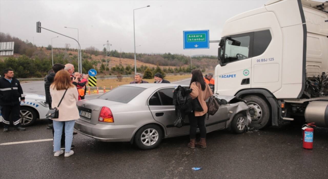 Bolu’da LPG yüklü tanker ile otomobil çarpıştı, 2 kişi yaralandı