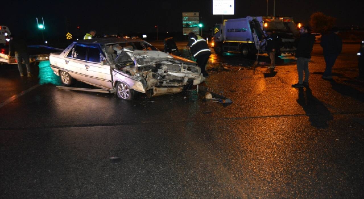 Gaziantep’te tıra çarpan otomobildeki 5 kişi yaralandı