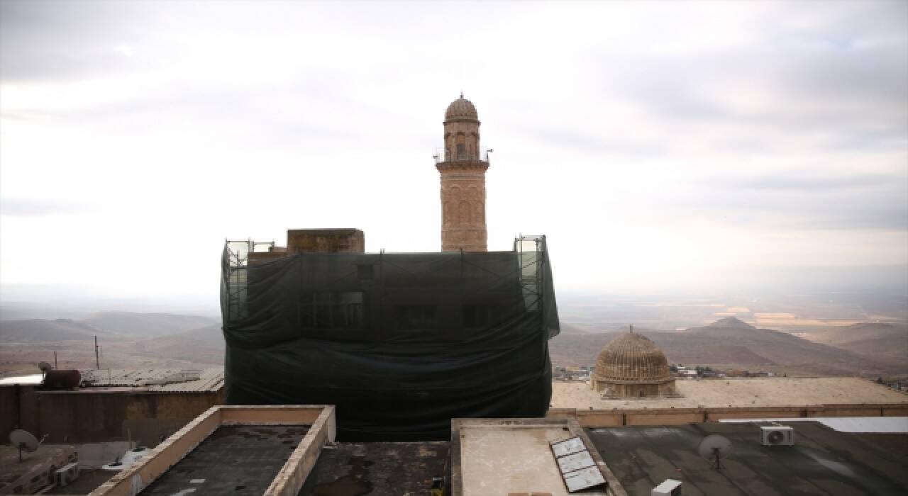 Tarihi Ulu Cami 4 katlı betonarme yapının yıkılmasıyla daha görünür olacak