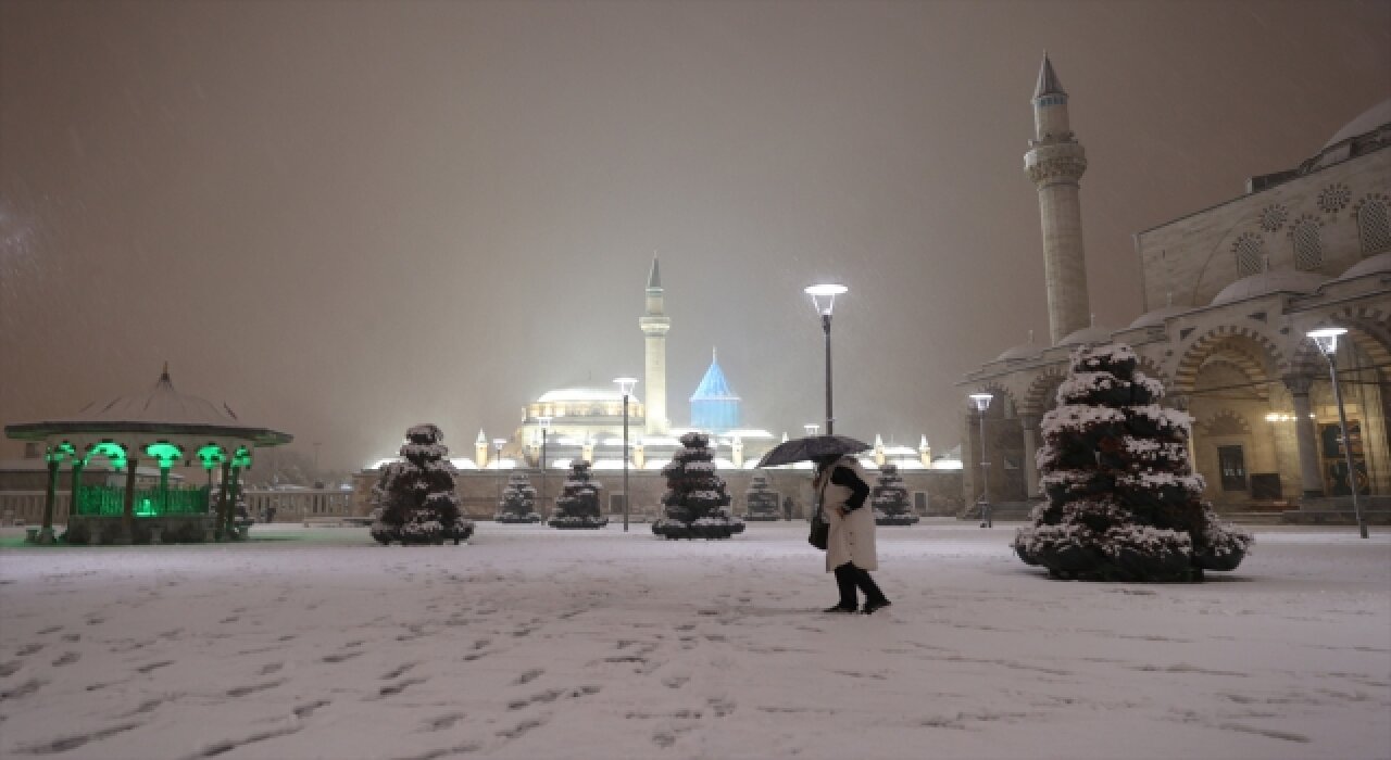 Konya’da kar yağışı sürüyor