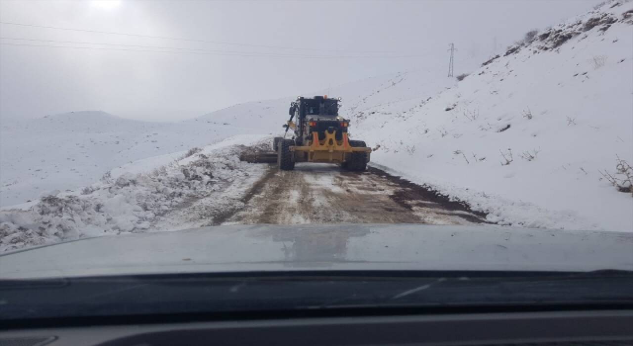 Siirt’te kar ve tipi nedeniyle 8 köy ve 3 mezra yolu ulaşıma kapandı