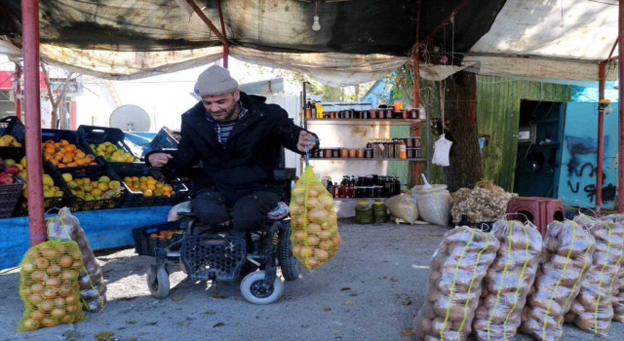 Bedensel engelli Durmuş yaşama bağlılığıyla çevresindekilere örnek oluyor