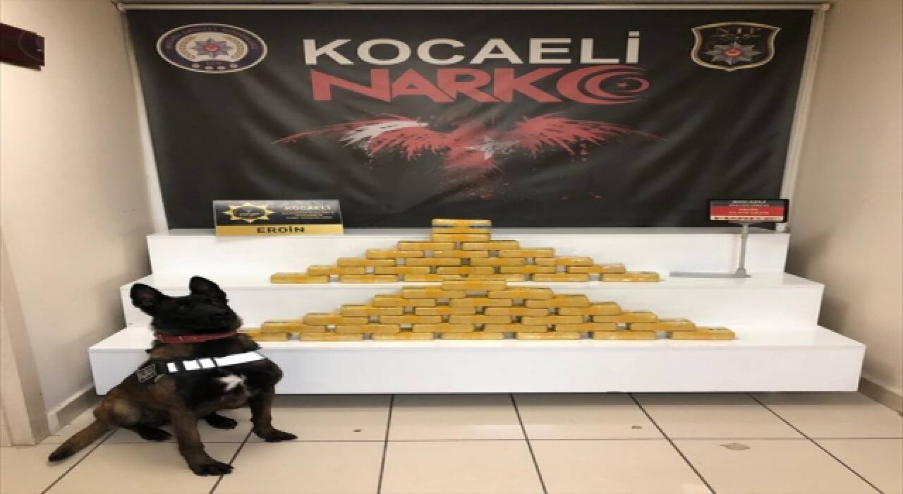 Anadolu Otoyolu’nda durdurulan minibüste 26,5 kilogram eroin ele geçirildi