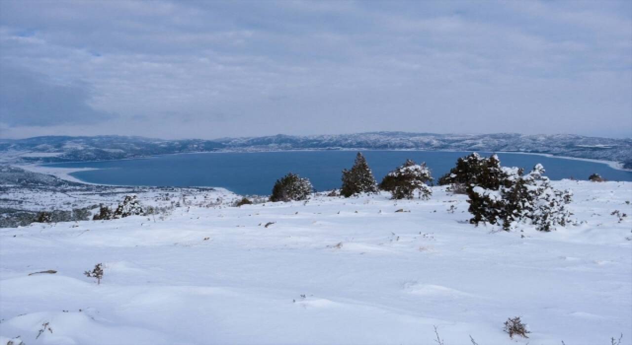 Salda Gölü manzaralı kayak merkezinde sezon açılıyor