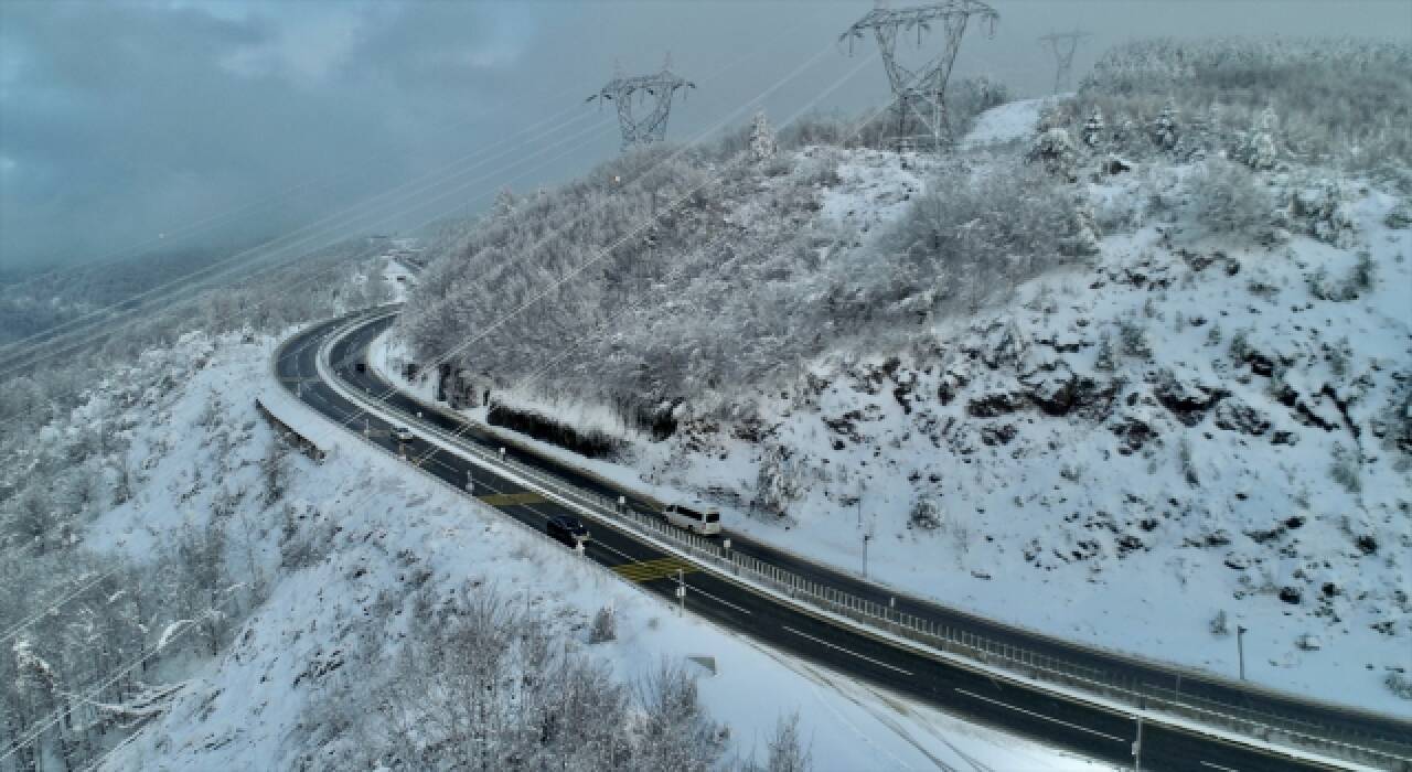 Bolu Dağı’nda kar yağışı etkisini sürdürüyor