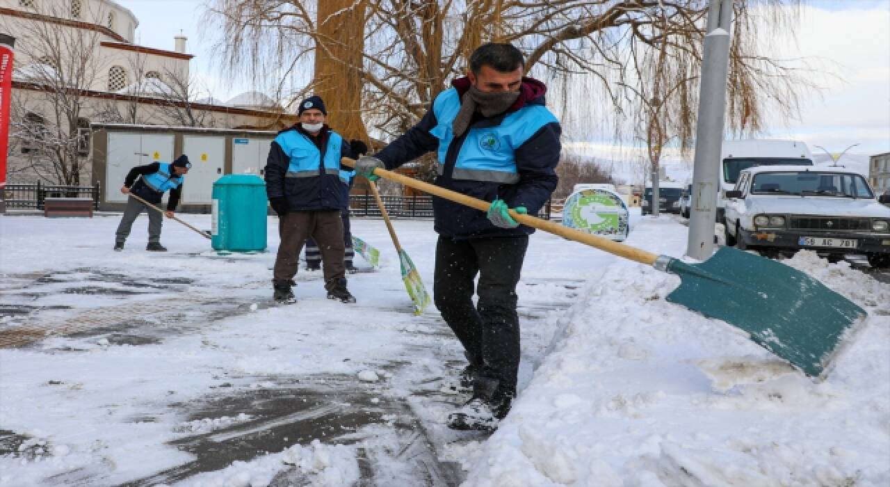 Van, Muş, Hakkari ve Bitlis’te 1323 yerleşim birimine ulaşım sağlanamıyor