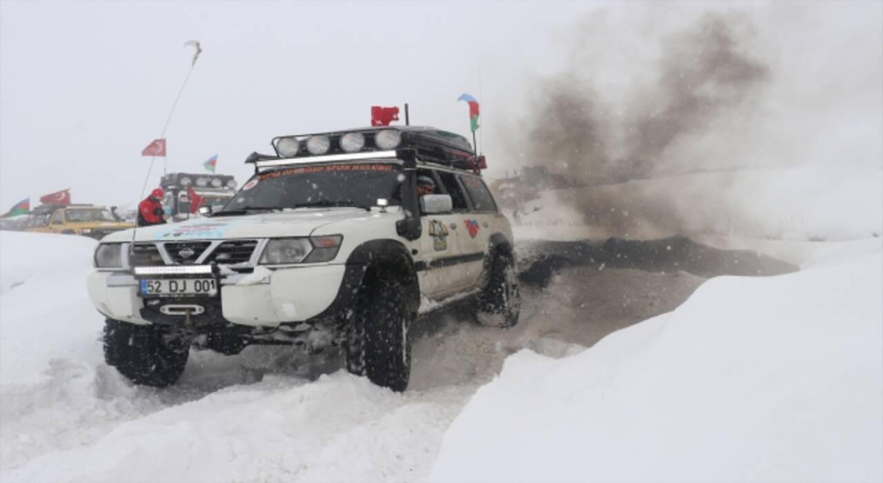 Offroad sporcularından Ermenistan sınırında gösteri