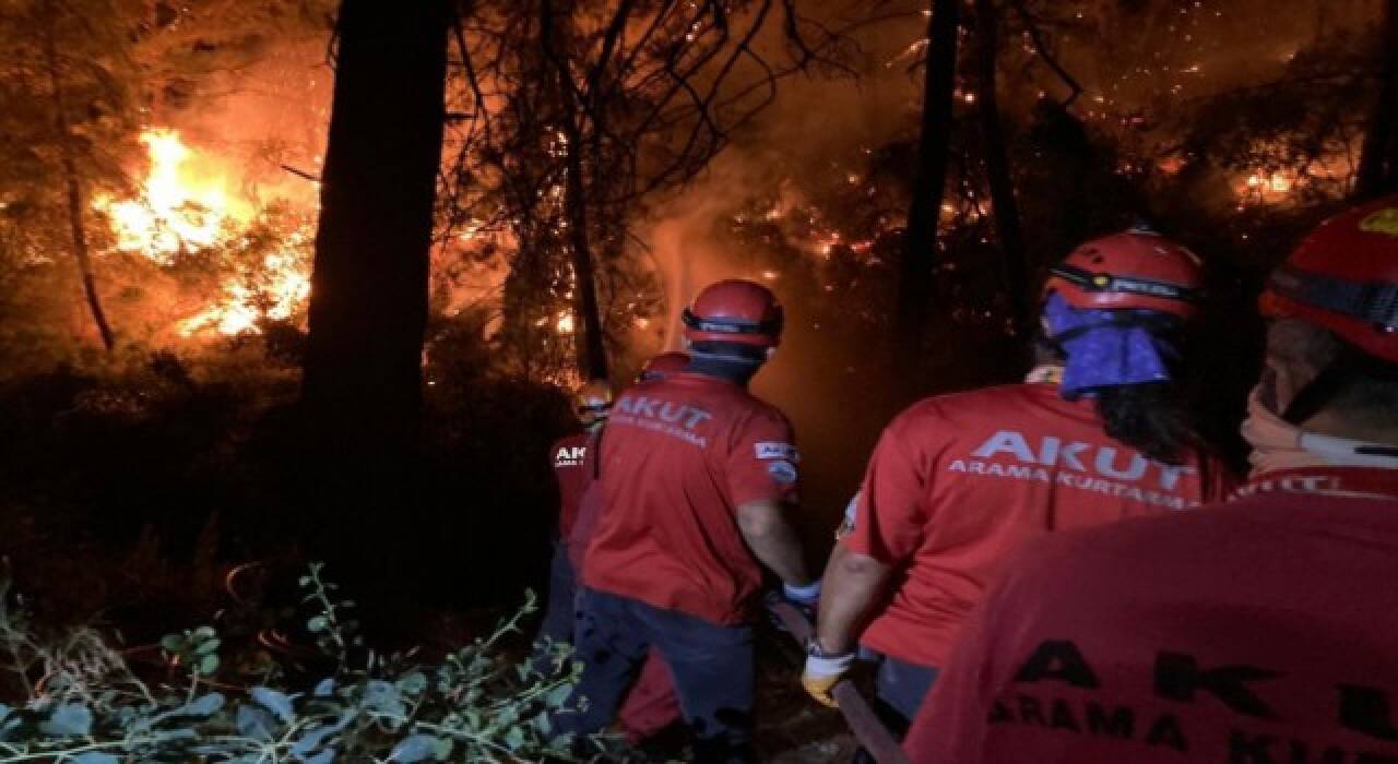 AKUT,  alevlere karşı mücadelesi sonucunda 251 cana destek oldu