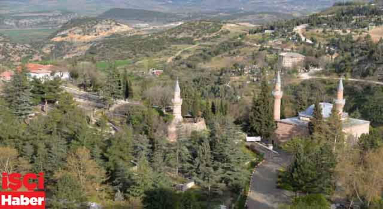 Bilecik’te Şeyh Edebali Türbesi onarım ve çevre düzenlemesi için ziyarete kapatıldı