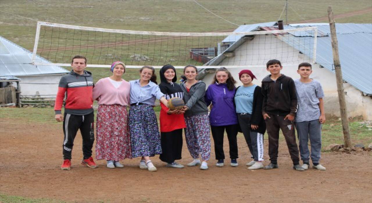 Gümüşhane'den genç voleybolculara büyük ilgi