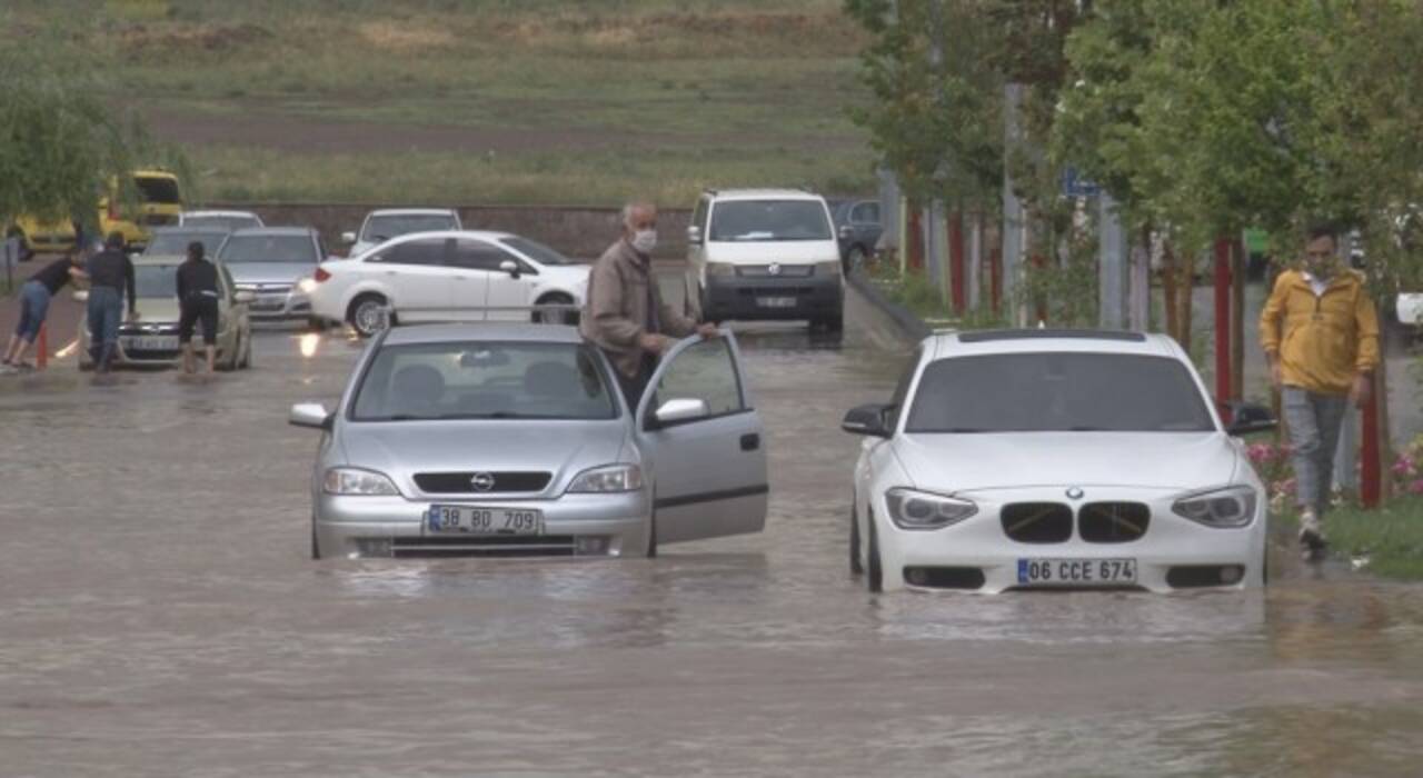 Kayseri’de sağanak etkili oldu