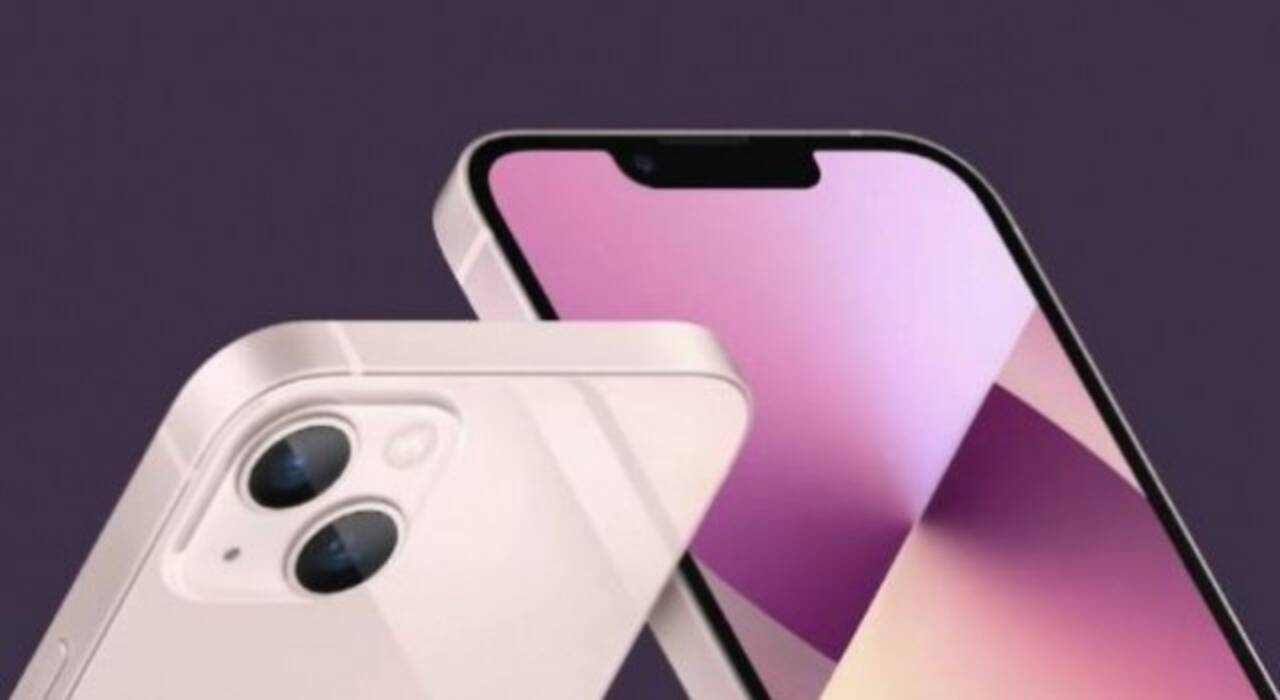 Türkiye'de İphone 13 fiyatı belli oldu, banka önlerinde kuyruk oluştu