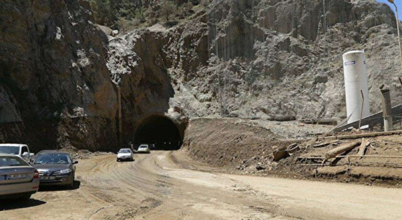 Artvin-Erzurum kara yolu kapandı