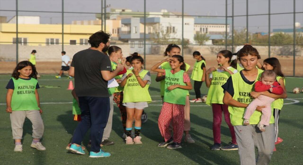 Futbolcu kızların en büyük destekçisi anneleri!