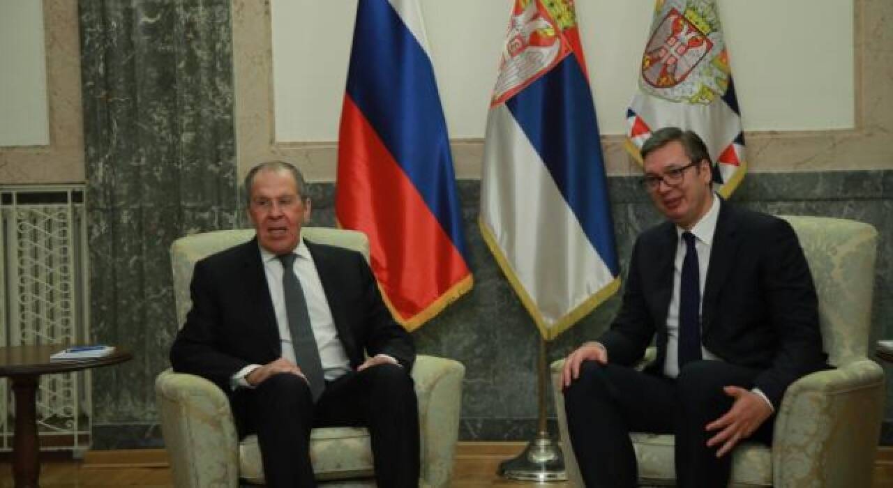 Sırbistan Cumhurbaşkanı Vucic, Lavrov’u kabul etti