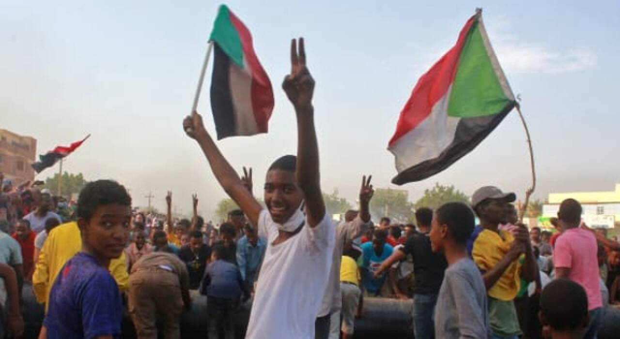 Sudan ordusu bir darbeyle iktidarı ele geçirdi!