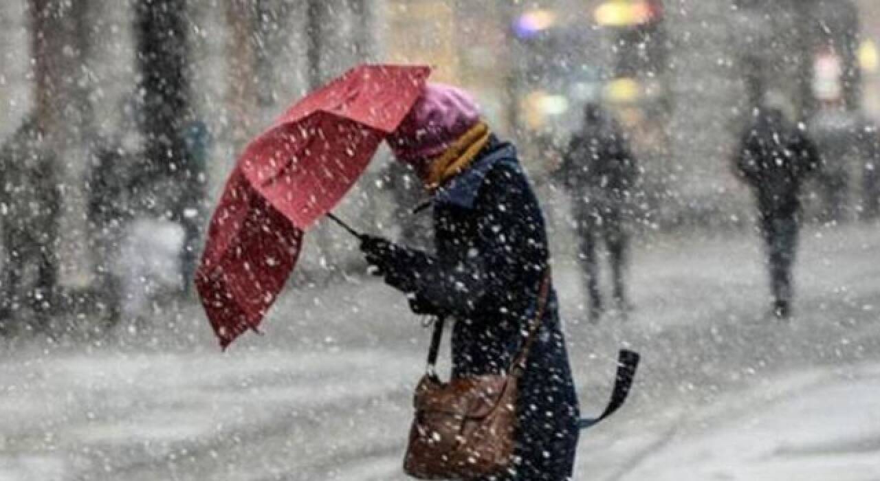 Hava bir anda SOĞUDU! Meteoroloji 22 Kente alarm verdi... Sağanak, kar, fırtına...